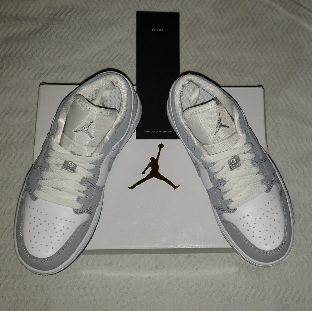 Jordan Men's White and Gray Sneakers